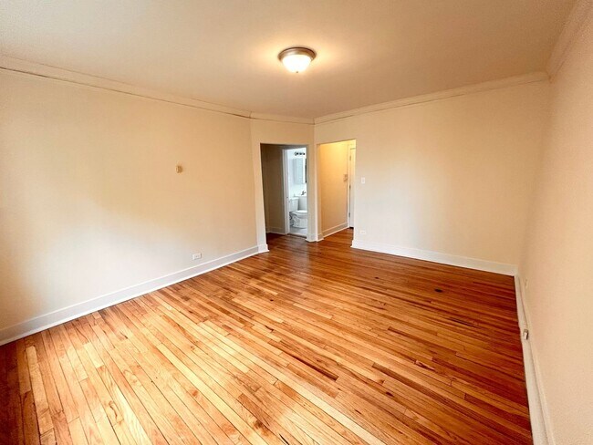 Photo - 2330 N Spaulding Ave Unit 1F