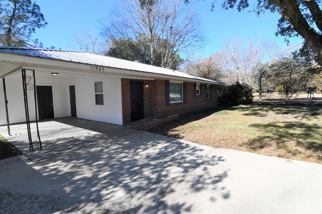 Building Photo - Must See!  Newly renovated, 3 bedroom, 1 bath home in Brownsfield off Plank Road