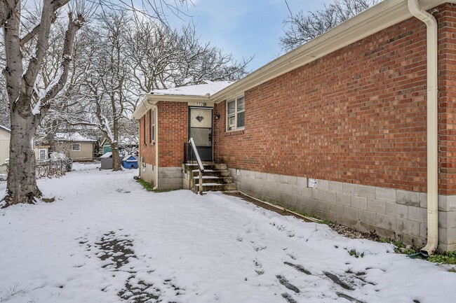 Awesome 2BE/1BA duplex in West Nashville! - Awesome 2BE/1BA duplex in West Nashville! House