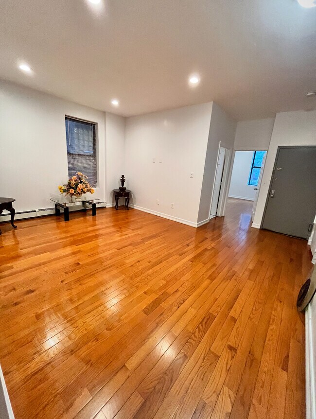 Building Photo - 89 Elliott Ave Unit 1 Rental