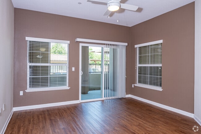 Oakville 1BR, 1BA - 860SF - Living Room