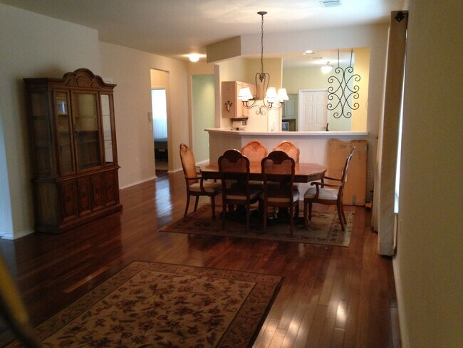 Photo - 106 Bowie Cir