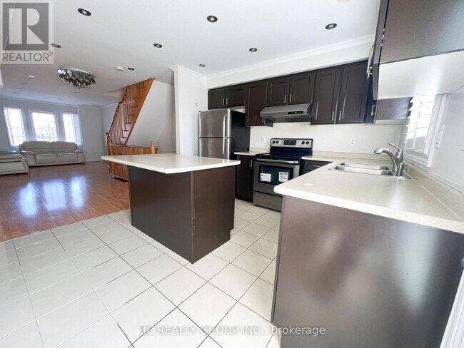 Photo - 9912 McCowan Rd