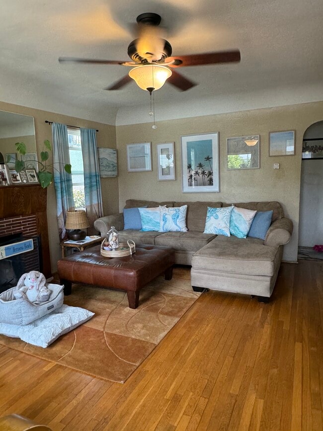 Photo - 2105 Huntington Ln