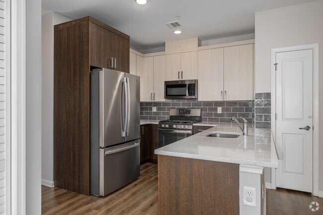 2BR, 2BA - 1,010SF - Kitchen - The Metropolitan