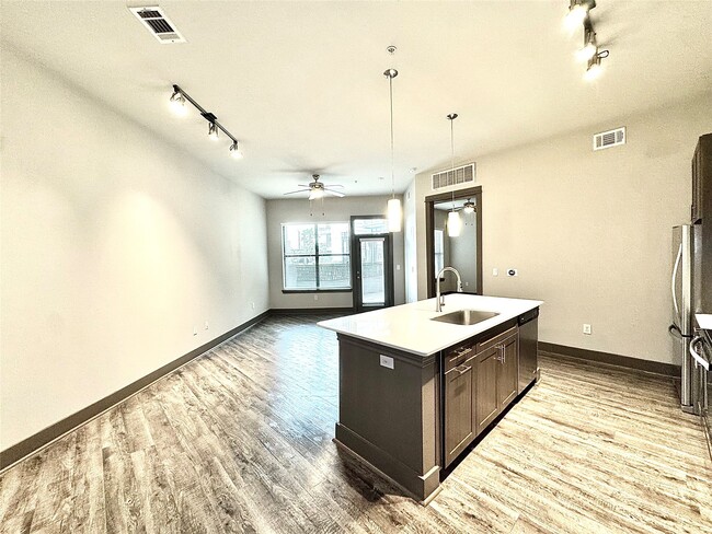 Building Photo - 5454 Washington Ave Unit 3610 Rental