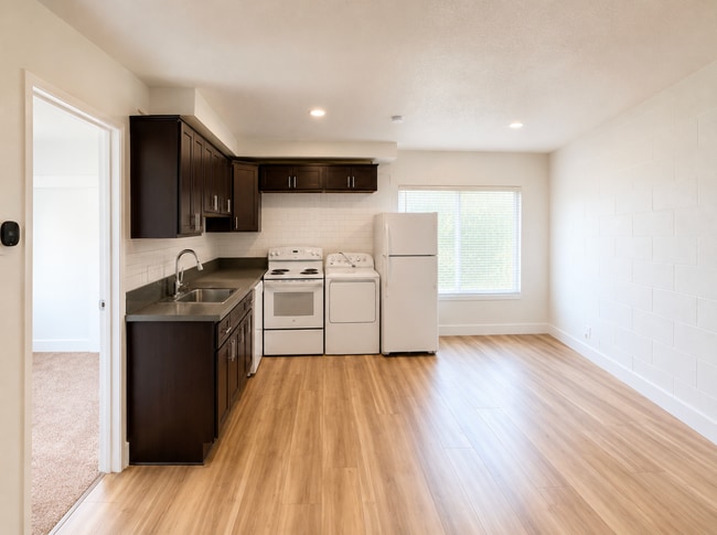 Building Photo - 2901 E Elm Ave Unit 3