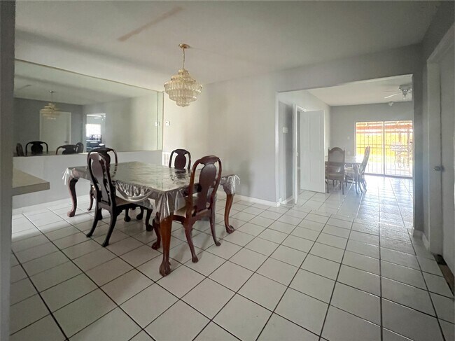 Photo - 13522 Hollypark Dr