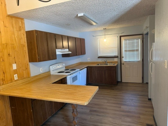Photo - 303 Racquet Dr