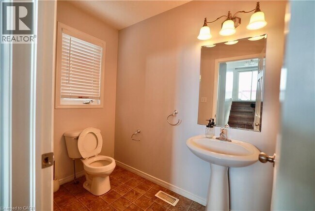 Photo - 110 Iron Gate St