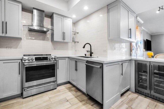 Photo - 2650 Lake Shore Dr Unit 201