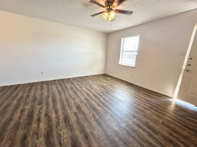 Photo - 4618 Erskine St Unidad B