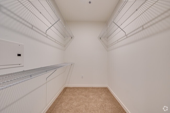 3BR, 2.5BA - 1867SF - Walk in Closet