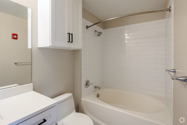 3BR, 2BA - 1,160SF - Prospect on Central