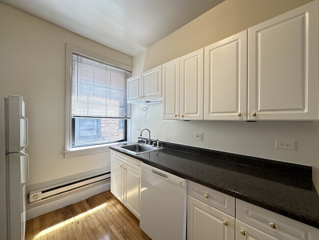 Photo - 1318 Oak Ave Unit J2