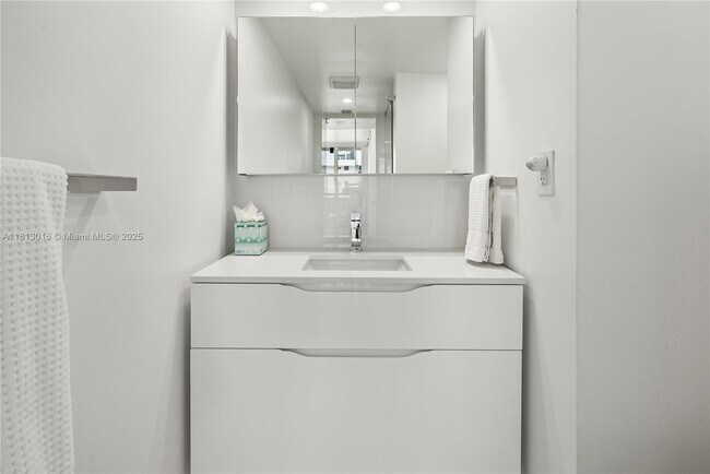 Photo - 2555 Collins Ave Unit 1714