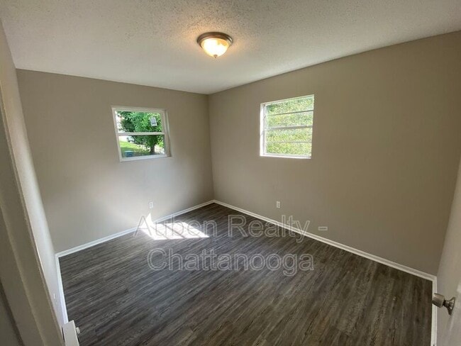 Photo - 832 Sylvan Ave