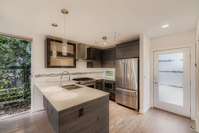 Photo - Bright 3bed/2.5bath Townhome in Judkins Pa...