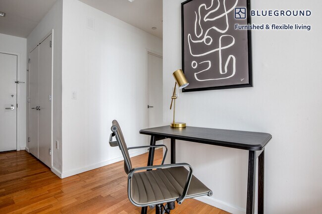 Photo - 635 W 42nd St Unidad SI FL18-ID1436