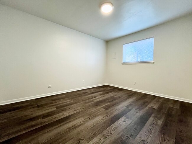 2BR, 1BA - DELUXE