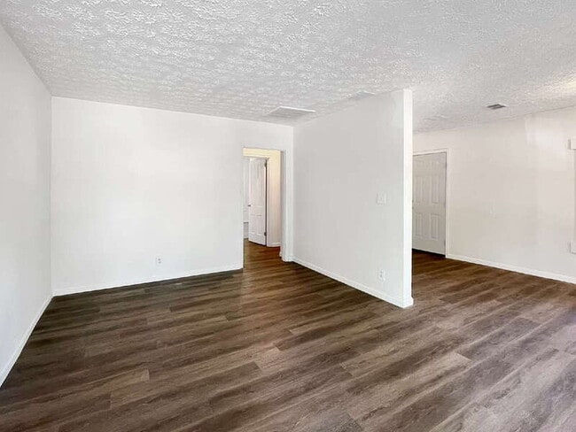 Photo - 1121 E 53rd St