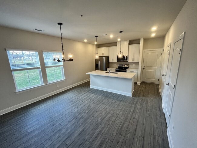 Photo - 204 Douglas Bend Rd