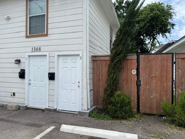 Photo - 1308 Genova St Unit 2