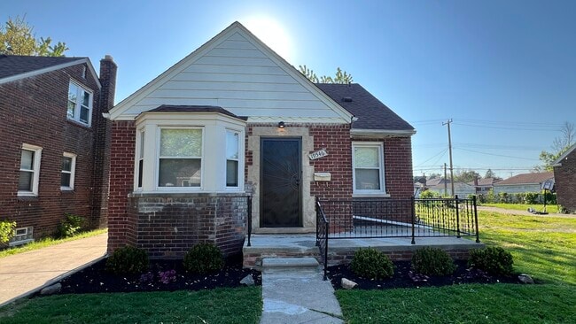 Building Photo - 19546 Fairport St