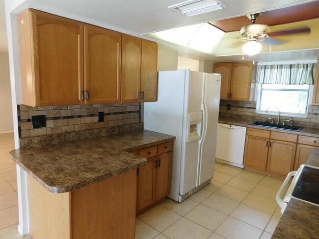 Photo - 902 Plum Tree Ln