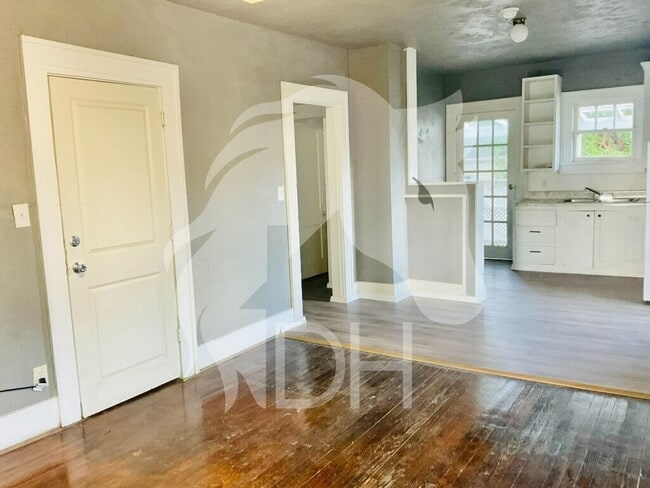 Photo - 211 S 7th St