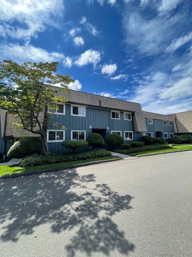Building Photo - 1187 Stratfield Rd Unit 1187 Rental