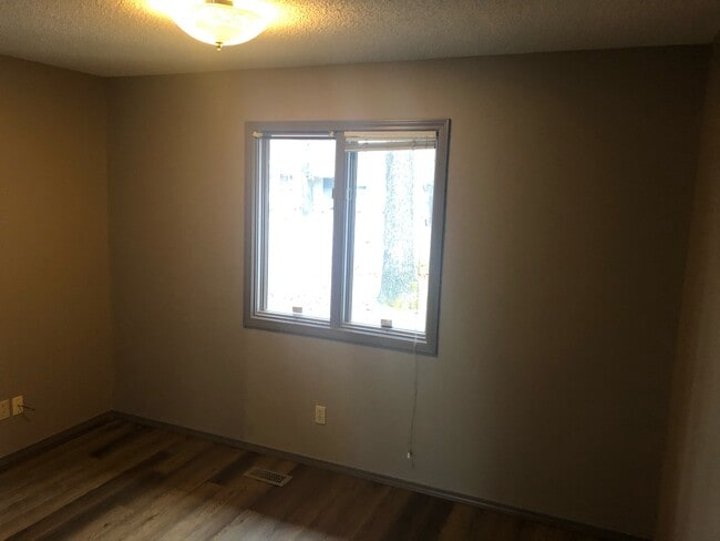 Photo - 15 Lambourn Dr