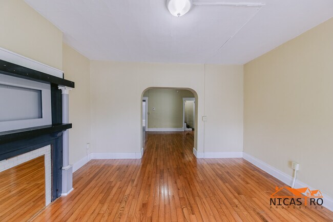 138 E 11th Ave