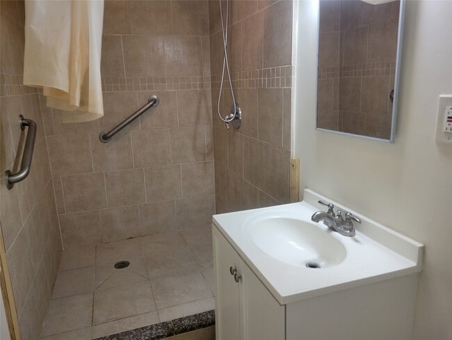 Photo - 8126 Golf Green Cir