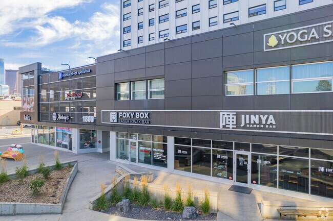 Rent 1800 entrance - 1800 4th St SW