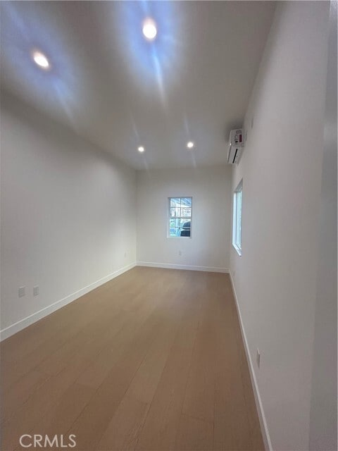 Photo - 11052 Emelita St