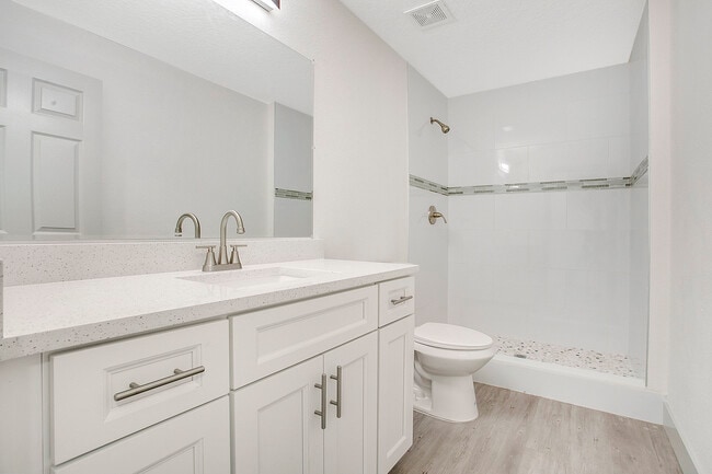 Photo - 1217 W 6th St