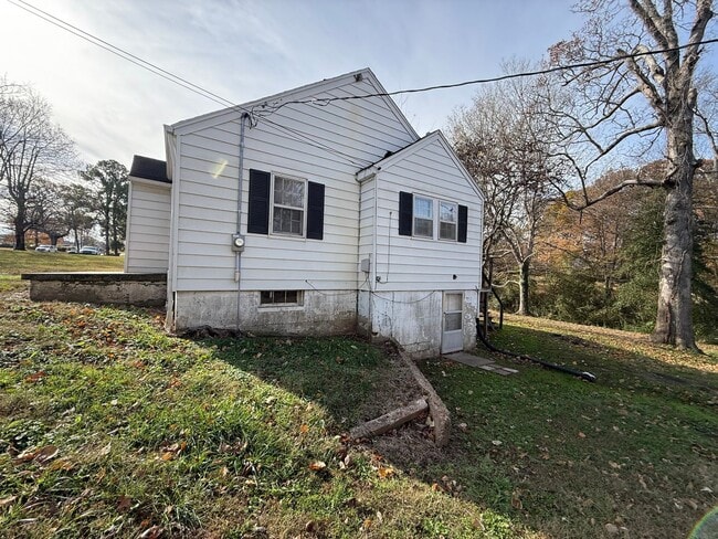 Building Photo - Home in Benton