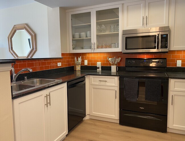 Fully equipped kitchen - 2400 5th Ave Unit 432