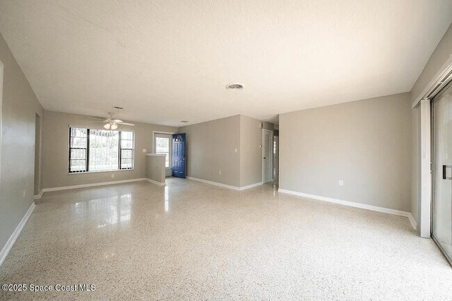 Photo - 319 Coral Reef Dr