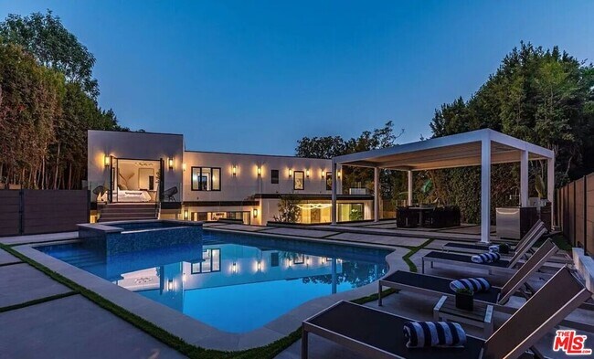 Photo - 1271 Sunset Plaza Dr
