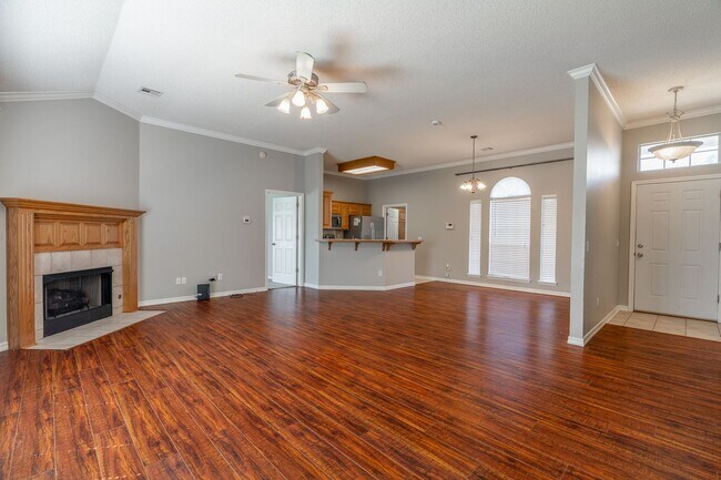 Photo - 3 Bedroom 2 Bath Beautiful West Fayetteville home!! Great Location, Great yard!!