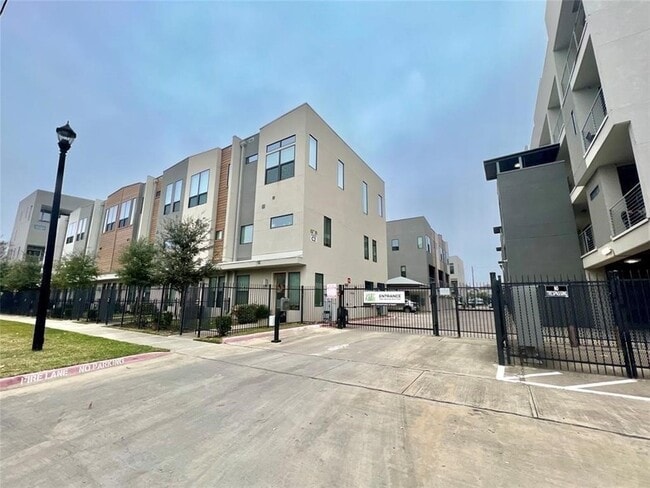 Photo - 2401 Crawford St Unit B109