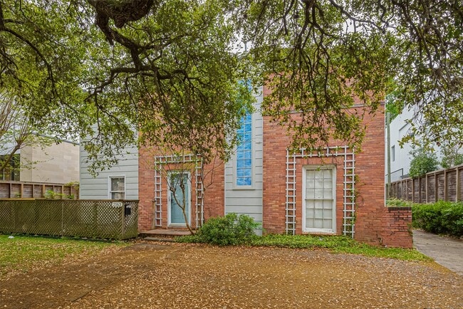 Photo - 2163 University Blvd