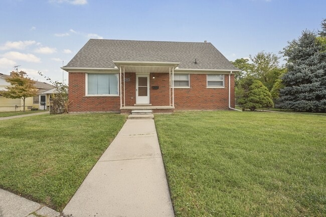 Building Photo - 1382 Montie Rd