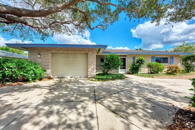 Building Photo - 3304 Kenmore Dr Rental