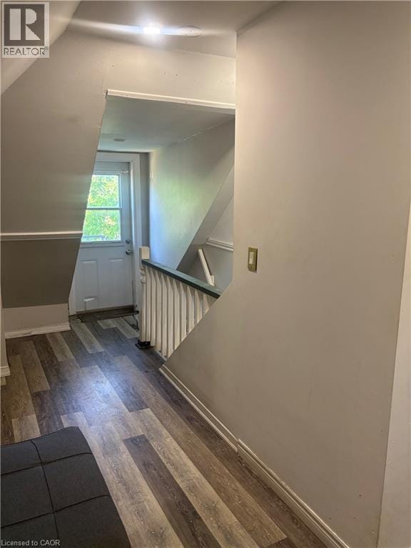 Photo - 285 Hess St S