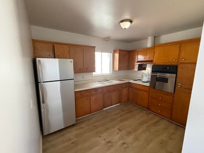 Photo - 310 La Veta Dr