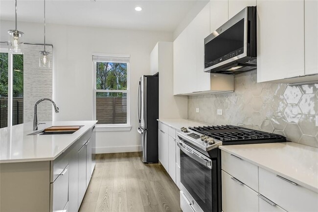 Photo - 590 Old Ml Rd Unidad 117