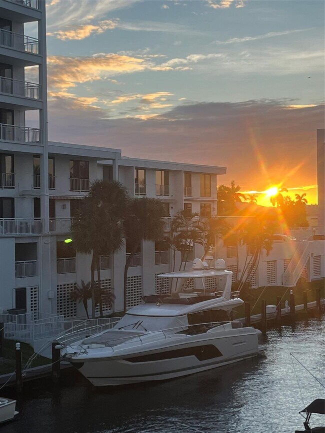 Photo - 3100 NE 49th St Unit 204